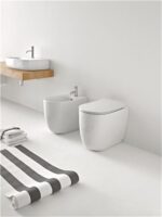 Back To Wall Set WC And Bidet With Glossy White Toilet Seat